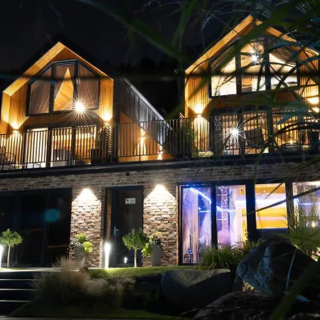 Villa Ostoya Zawory -domki Premium ,strefa Relaksu, Basen Zawory (Pomerania)