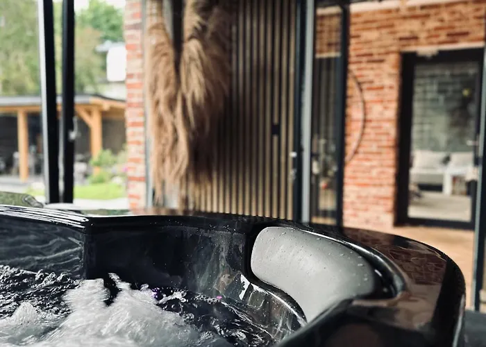 Ostoya Zawory -domki Premium ,strefa Relaksu, Basen Villa Zawory (Pomerania)