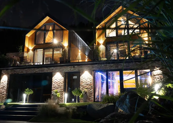 Villa Ostoya Zawory -domki Premium ,strefa Relaksu, Basen Zawory (Pomerania)